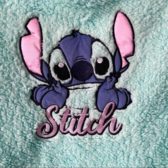 Disney Stitch Embroidered Boucle Fleece Top Women’s Size Small - Picture 3 of 3